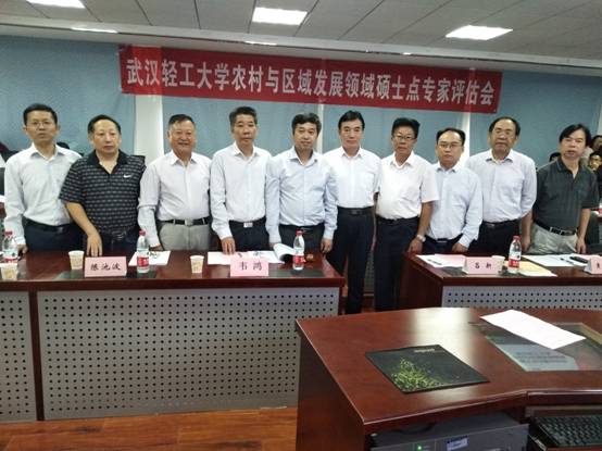 学院领导和专家组成员合影.jpg 学院领导和专家组成员合影.jpg